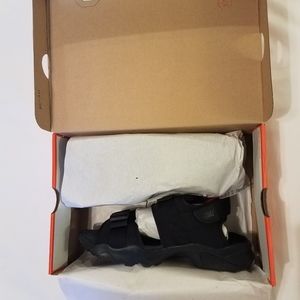 Nike canyon sandals